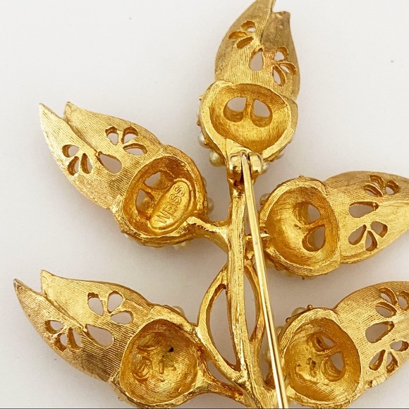 Vintage Weiss gold seed pearl thistle brooch - Picture 2 of 7